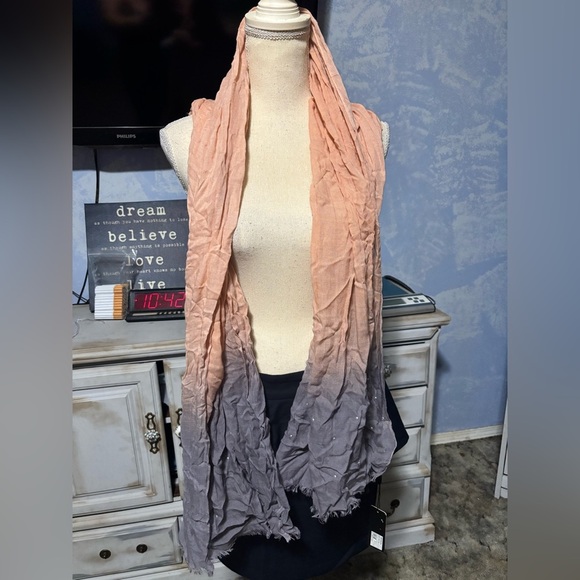 🛍Bundle sale🛍Kardashian Kollection Peach and Gray Ombre Scarf NWT - Picture 4 of 10